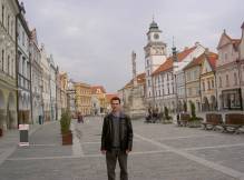Vincent dans la place principale de 
Trebon, Masarykovo namesti