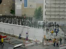 D�montage de Checkpoint Charlie � Berlin