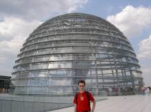 Vincent devant le d�me du Reichstag � Berlin
