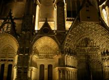 la cathédrale de Bourges illuminée la nuit