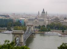 Le pont des cha�nes, le palais
Gresham et la cath�drale Saint Etienne Budapest